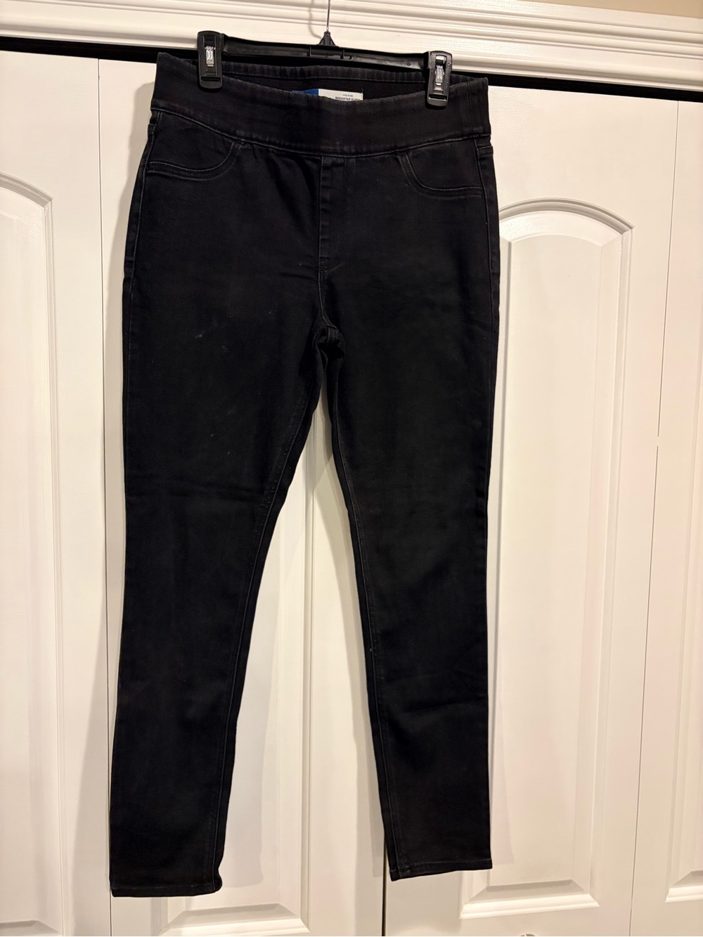 Old Navy Black Women’s Pull-On Skinny Jeans